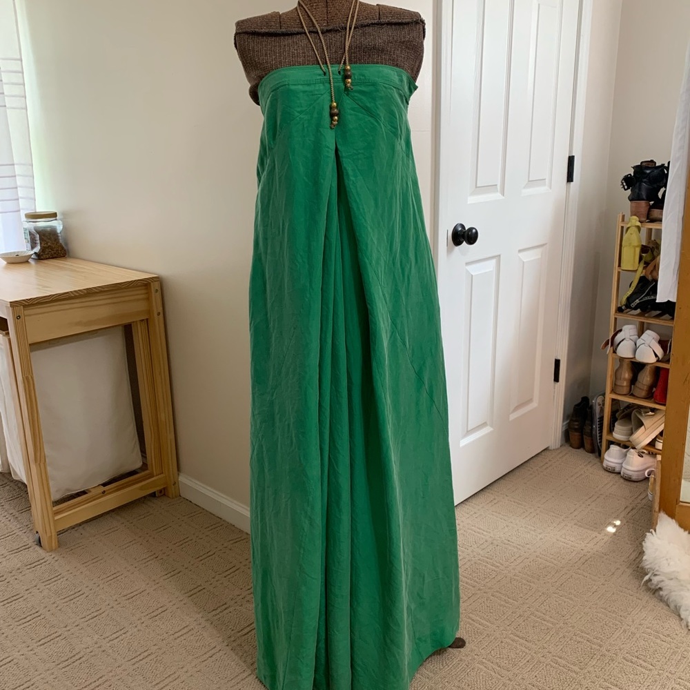 Diane von Furstenberg 100% silk green dress with pockets